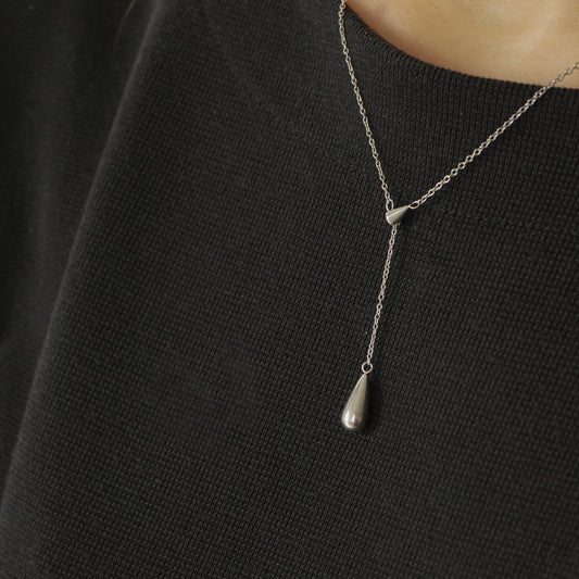 Baylee Droplet Necklace (Silver)